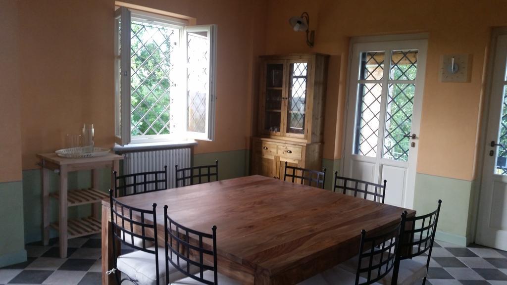 Вилла Cascina Rollone Rocchetta Tanaro Экстерьер фото