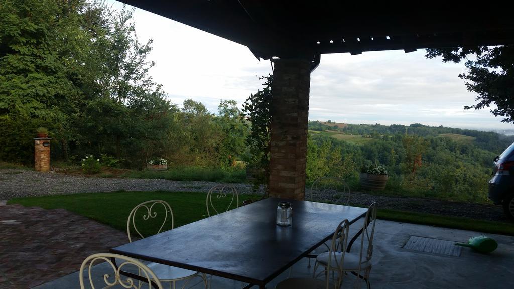Вилла Cascina Rollone Rocchetta Tanaro Экстерьер фото